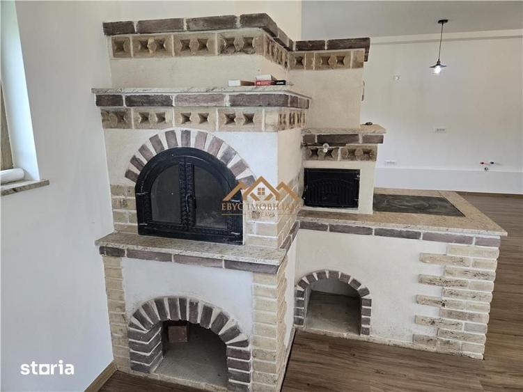 Casă cu 4 camere cu Teren 2500 Mp în Cacica