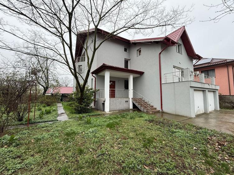 Casă individuală cu 8 camere cu Canalizare în Pipera