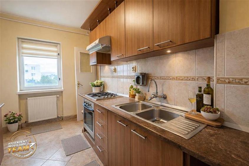 Apartament cu 4 camere decomandat în Sud