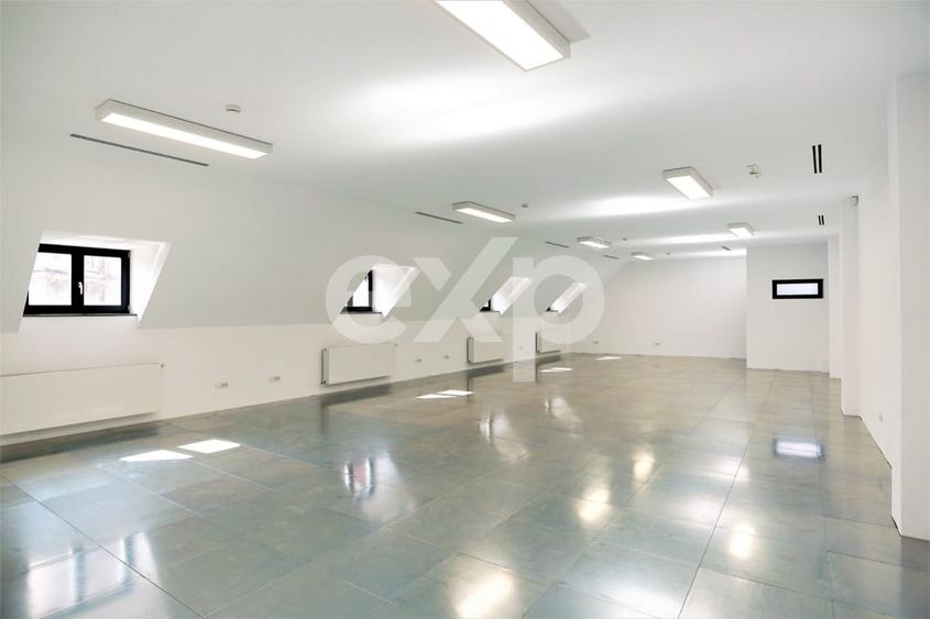 Casă individuală cu 5 camere cu Canalizare în Romană