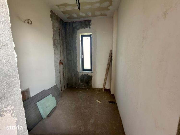 Casă cu 4 camere cu Teren 380 Mp în Cârcea