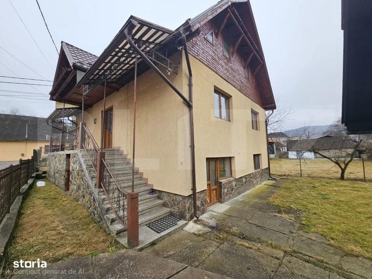 Casă cu 4 camere decomandat în Gura Roșiei