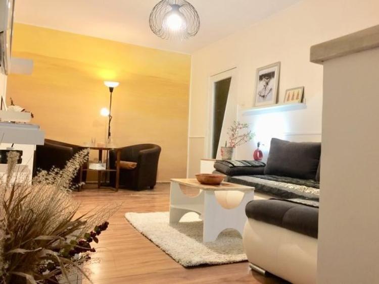 Apartament cu 2 camere semidecomandat, mobilat în 1 Mai