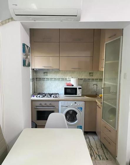 Apartament cu 2 camere semidecomandat în Podu Roș