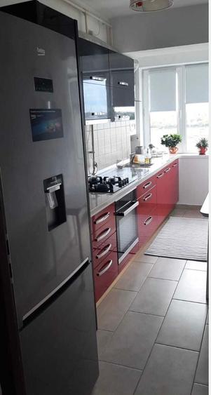 Apartament cu 3 camere decomandat în Drumul Taberei