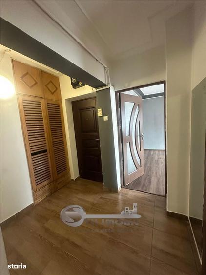 Apartament cu 2 camere decomandat în Podul de Fier