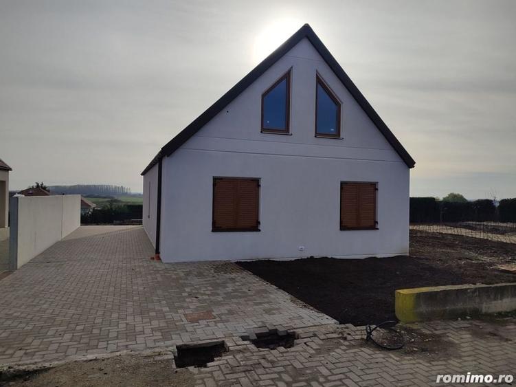 Casă cu 5 camere cu Teren 500 Mp în Sânandrei