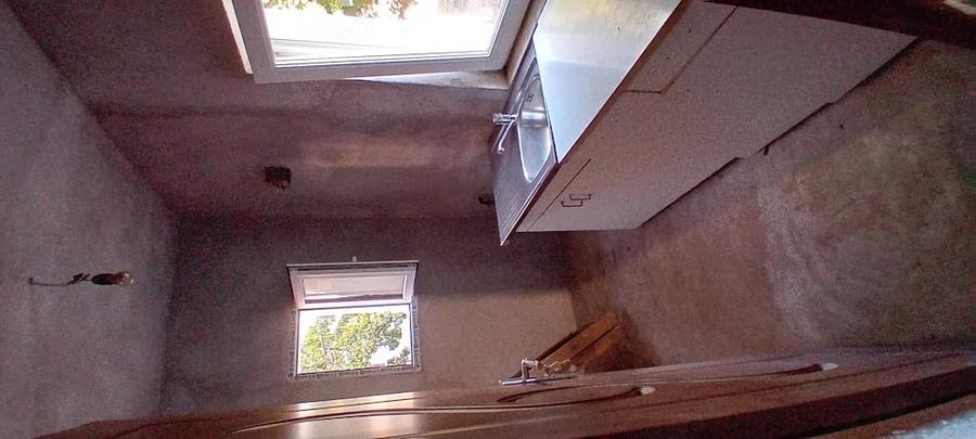 Casă cu 3 camere cu Teren 908 Mp în Parța