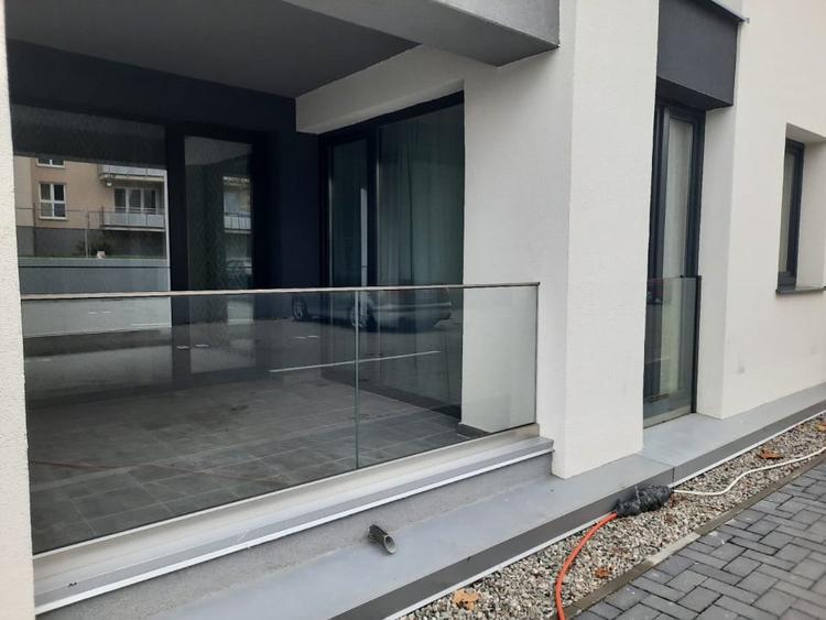 Apartament cu 2 camere decomandat, mobilat în Tractorul