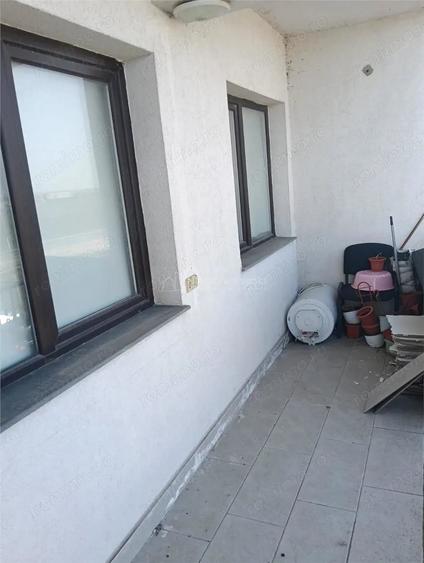 Apartament cu 2 camere decomandat în Lazu