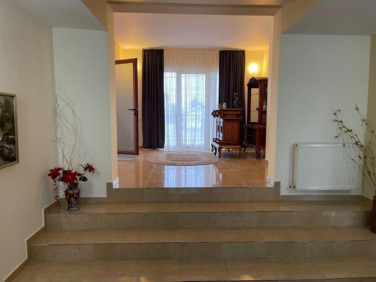 Casă cu 15 camere cu Canalizare în Banat