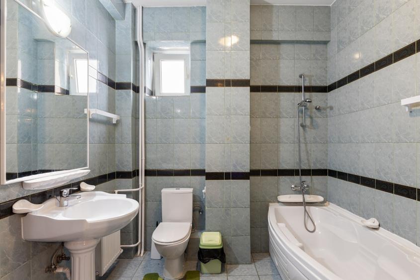 Casă individuală cu 8 camere cu Garaj în Faleza Nord
