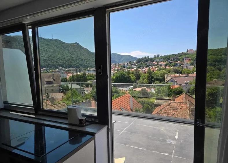 Apartament cu 2 camere decomandat în Centrul Istoric
