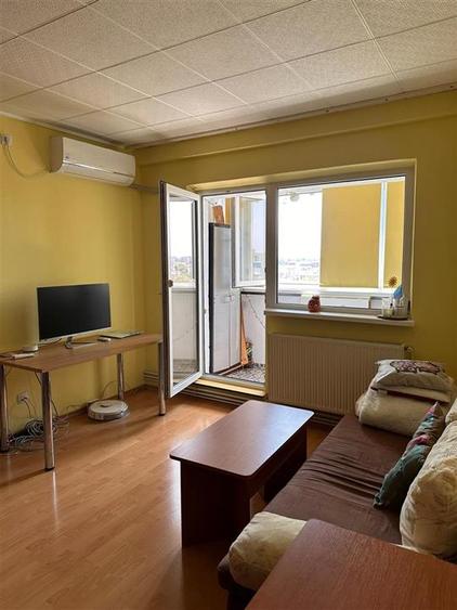 Apartament cu 4 camere semidecomandat în Berceni
