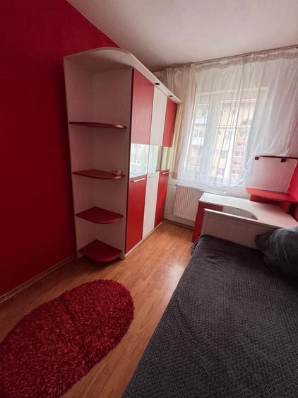 Apartament cu 3 camere decomandat în Exterior Vest