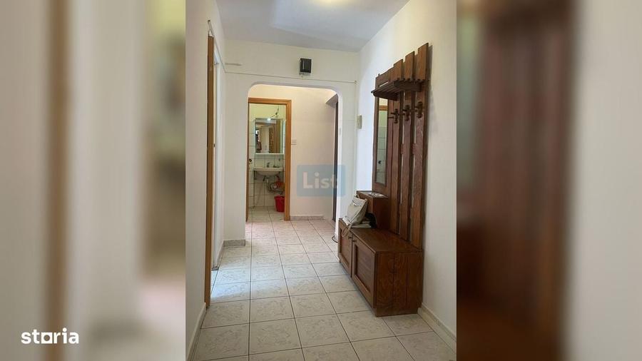 Apartament cu 3 camere semidecomandat în Micro III