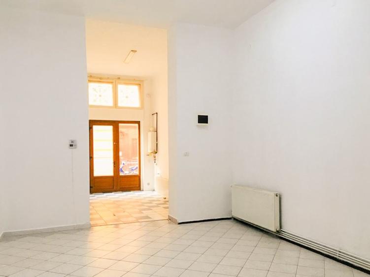 Spatiu comercial stradal - central ARAD - 1