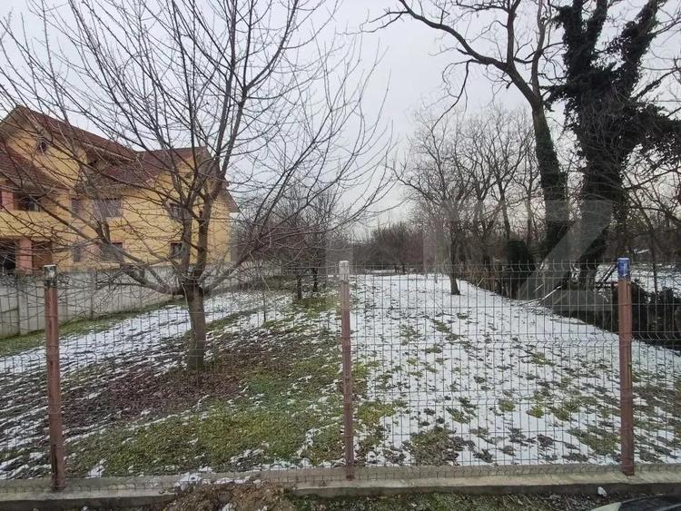 Teren intravilan langa apa si padure - 1