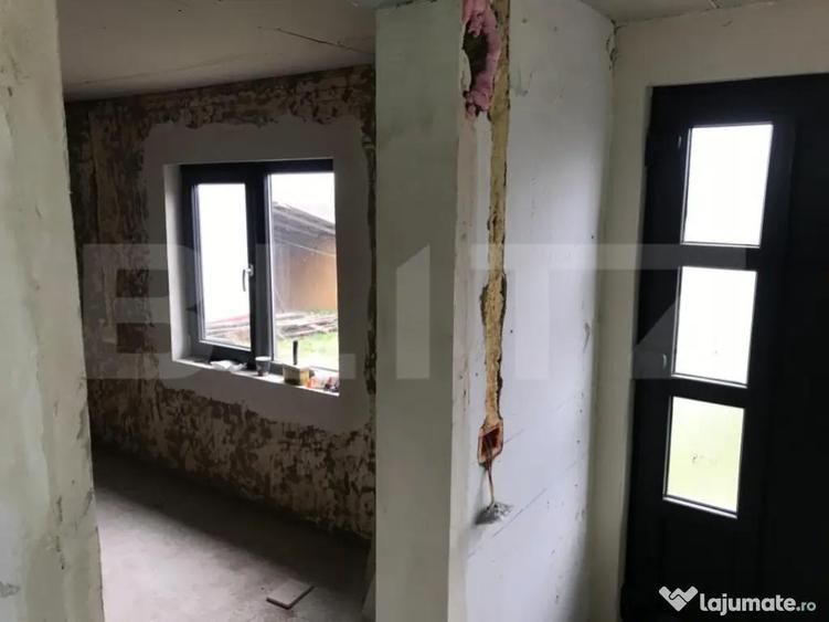 Casa batraneasca,partial renovata,loc. Meresti,3400mp teren - 8