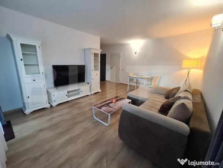 Apartament cu 3 camere decomandat în Cetate