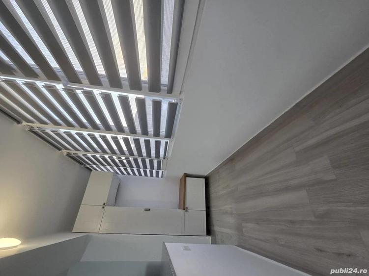 Titulescu, Piata Victoriei - 2