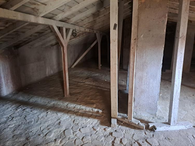 Unirii-Cartierul Evreiesc, singur curte, dubla deschidere, libera - 10