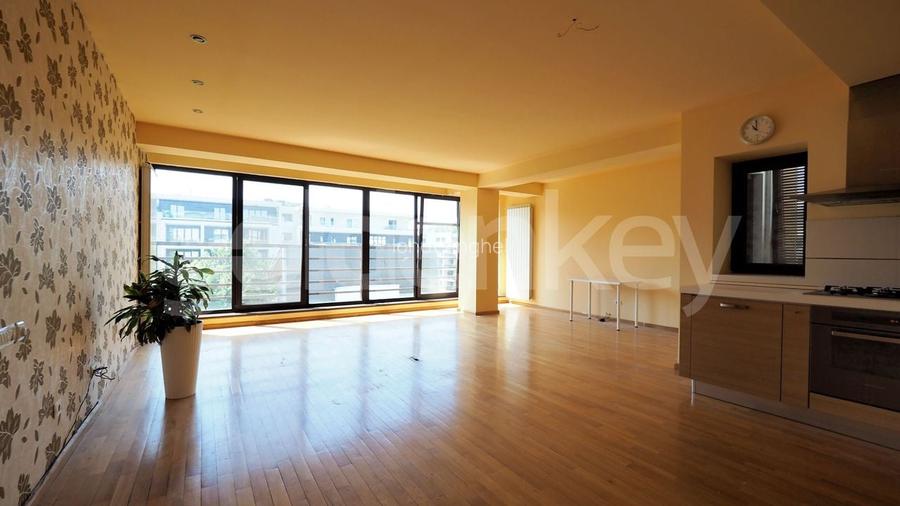 Apartament insorit cu 4 camere | garaj si boxa