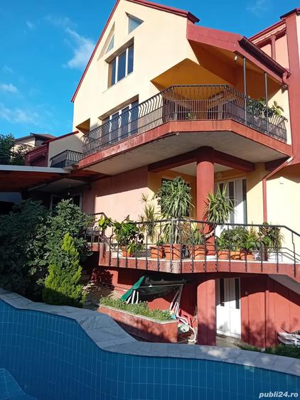 Vila cocheta cu piscina , dotari deosebite - 1