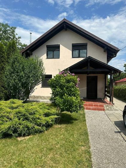 Casă cu Teren 1700 Mp în Horia