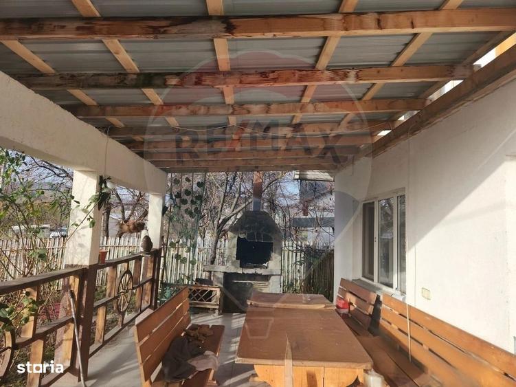 Casa / Vila cu 5 camere de vanzare - 1