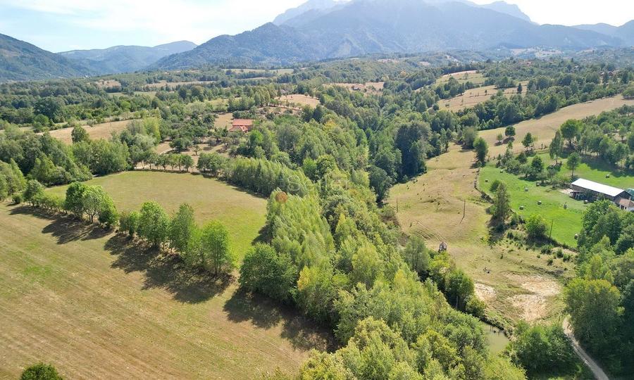 Teren intravilan, priveliste deosebita - 4