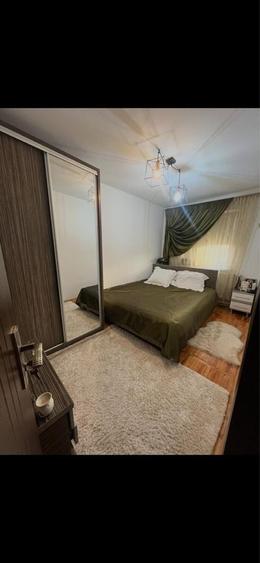 Apartament cu 3 camere semidecomandat în 1 Mai
