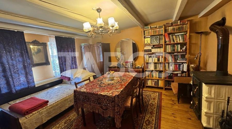 Casa de vanzare cu curte spatioasa loc relaxare si gradina Cornatel - 8