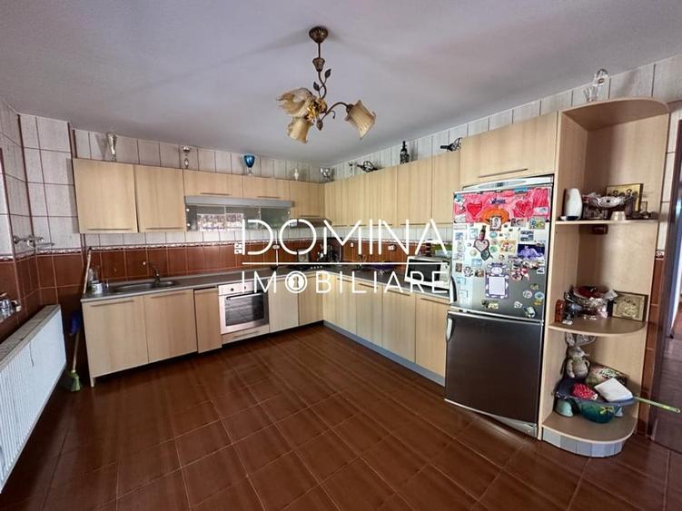 Vanzare proprietate impunatoare, strada Bujorului - cartier Primaverii - 5