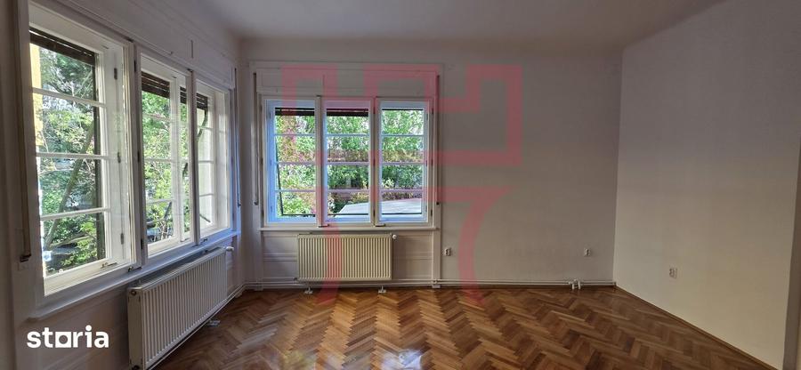 Apartament cu 5 camere în Central