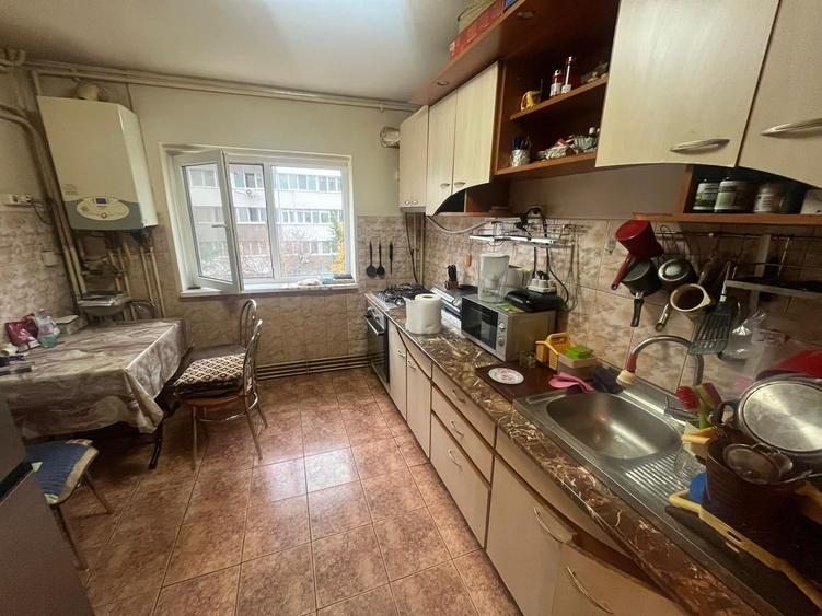 Apartament cu 2 camere decomandat în Drumul Taberei