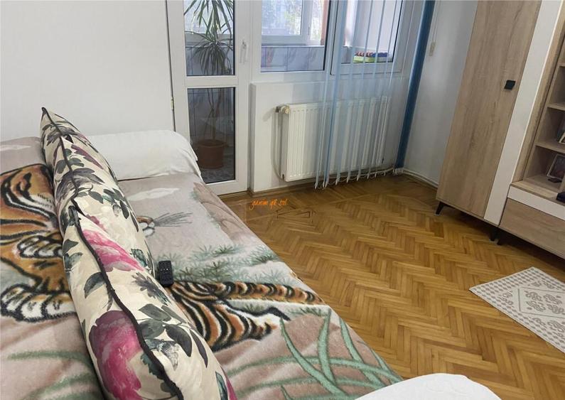 Apartament 3 camere , zona cartier Sud ,et 2/4 , decomandat - 6