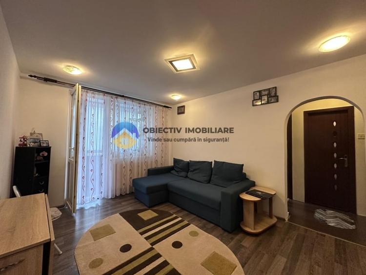 Apartament cu 3 camere semidecomandat, mobilat în Dărmănești