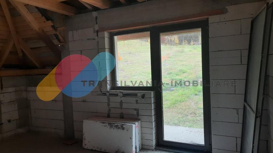 Casă, 1553 mp teren, zona linistita, sat Cara - 9