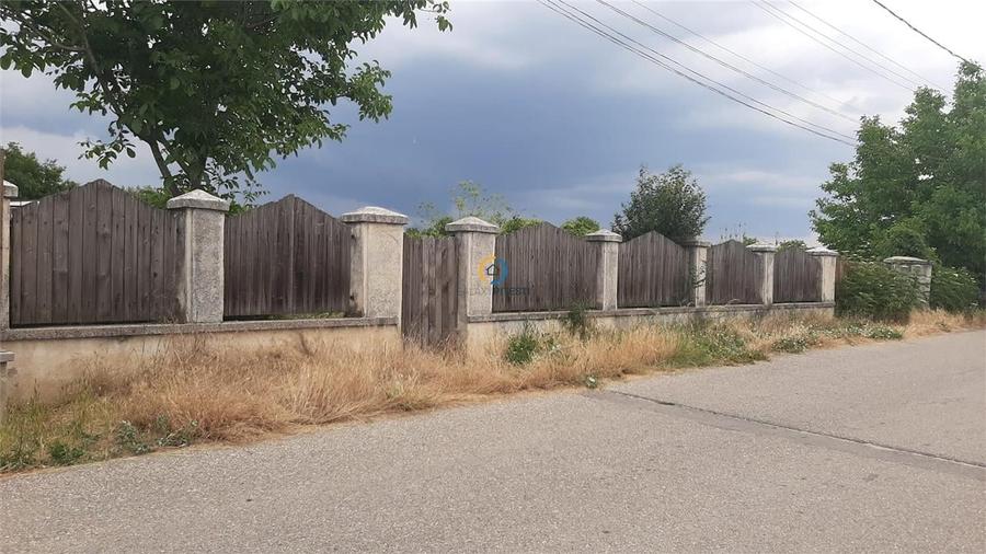 Teren Stefanesti 700 mp, deschidere 20 m, plan, ingradit - 2