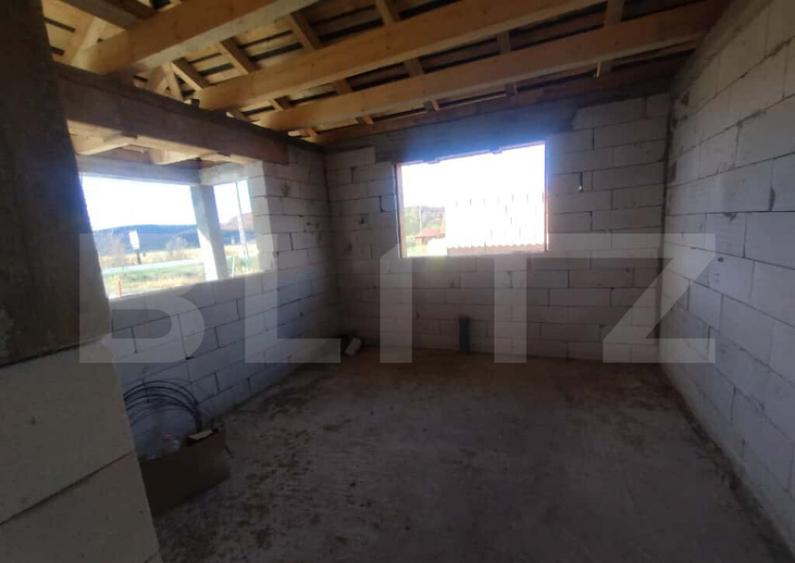 Casa cu 4 camere, 153 mp utili, teren 1000 mp extravilan, ut - 5