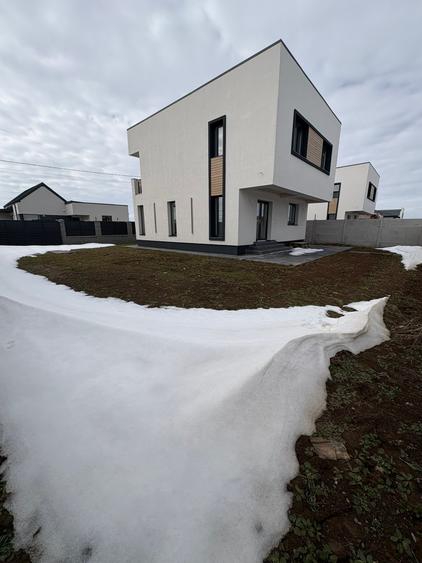 Casa Individuala - Parter + Etaj - Teren 360 mp - Mutare Imediata - 2