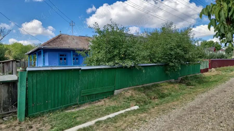 Vand casa traditionala batraneasca la tara, in jud Botosani, comuna Lunca, sat Stroiesti Vand casa traditionala batraneasca la tara, in jud Botosani, comuna Lunca, sat Stroiesti