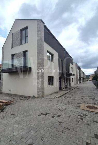 Casa 4 camere de vanzare in Terra, Floresti