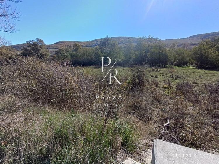 Teren extravilan, 2250 mp, in comuna Vultureni la iesirea spre Borsa! - 2