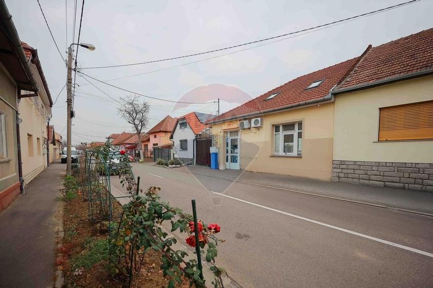 Spatiu comercial, de inchiriat, in Iosia, str. Vasile Parvan - 5