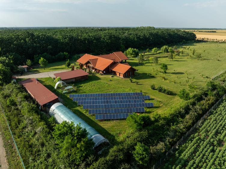 Proprietate Spectaculoasa - Sanctuar de liniste - Teren 4.7Ha - 1.000 MP Utili - 2
