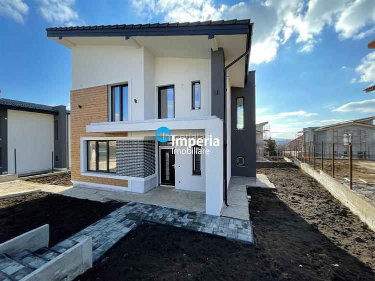 Vila premium P+E 4 cam, asfalt, canalizare,Notariat Miroslava