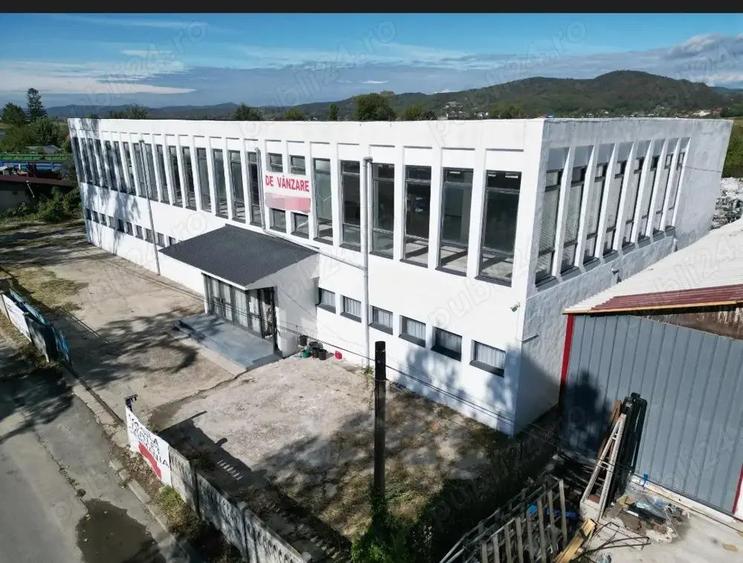 Vand sau inchiriez cladire cu teren - 1