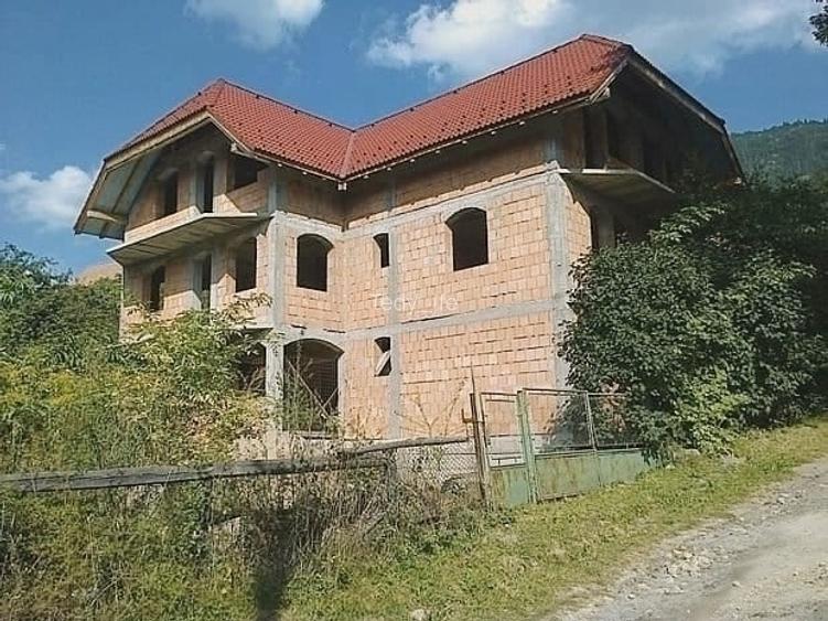 Vila la rosu - 15 camere, 700mp Baile Tusnad, Harghita